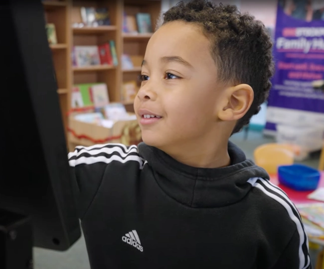 selfCheck 2500 3 Young patron using selfCheck 2500 in children’s section